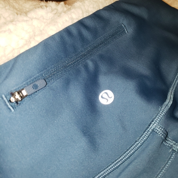 lulu🍋 leggings! - Picture 3 of 6